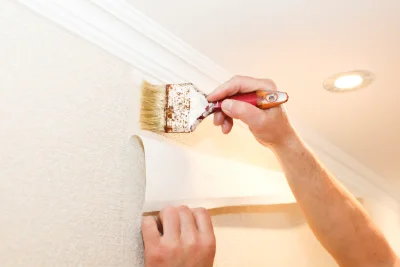 Pose de papier peint à la Dorée — revêtements muraux et toiles de verre
